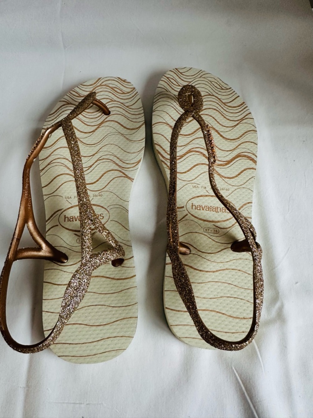 Havaiana’s Women's Luna Sparkle Glitter Sandals - Gold
US 7/8